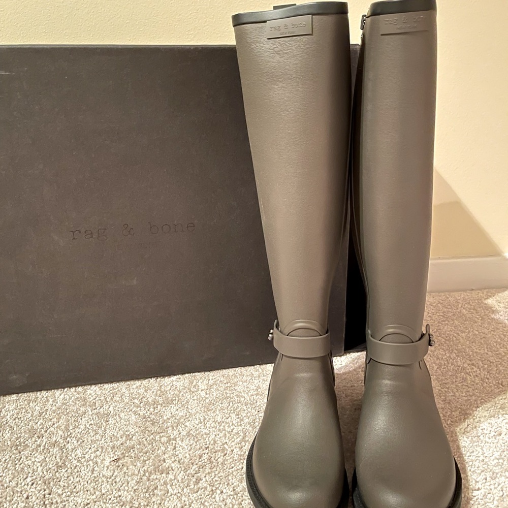 Rag & Bone Riding Rain Boot. Color Smoke. - Picture 2 of 6